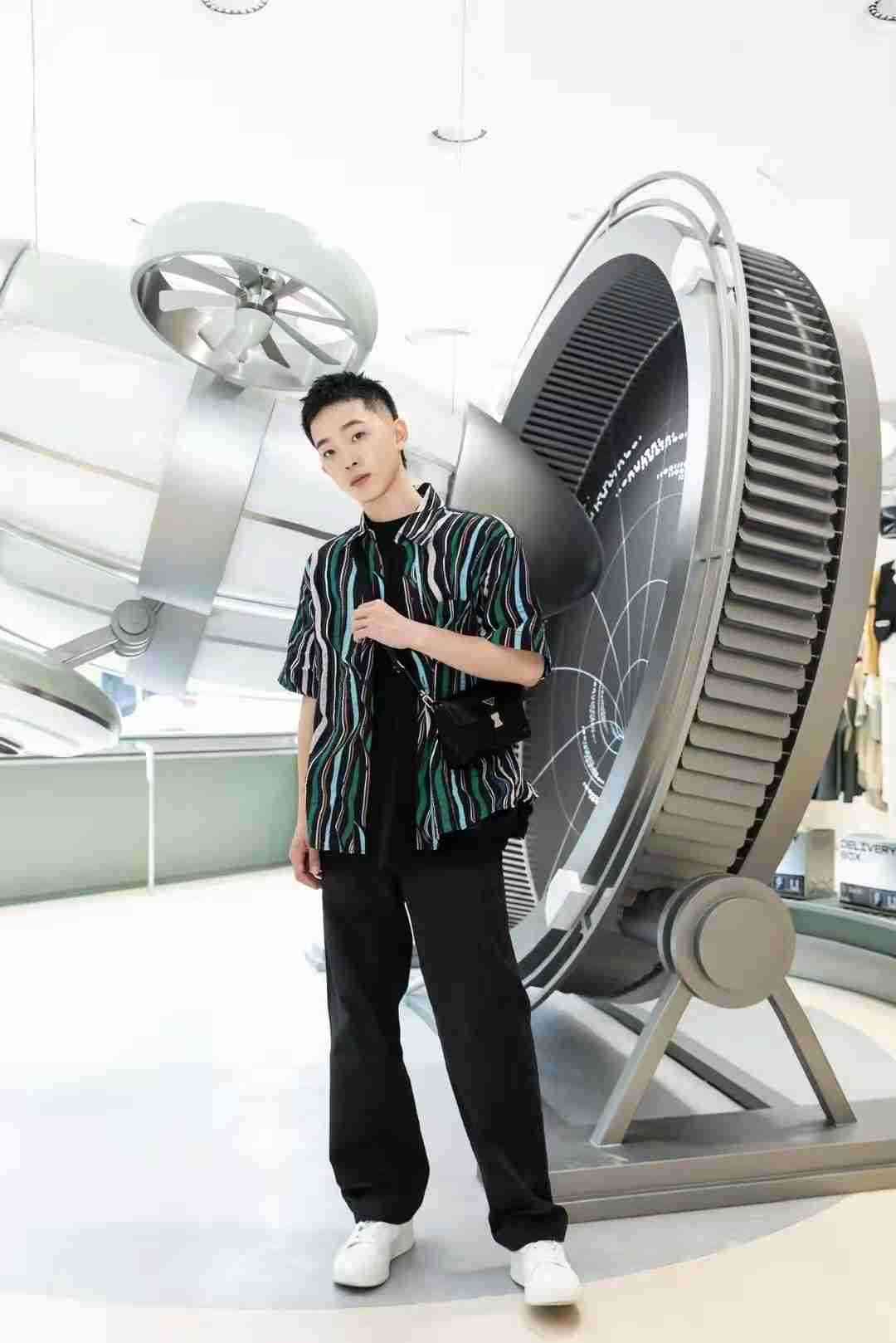 http://img.ewang.com/0d0e910ec20791cd997a.jpg?x-oss-process=style/fangtu